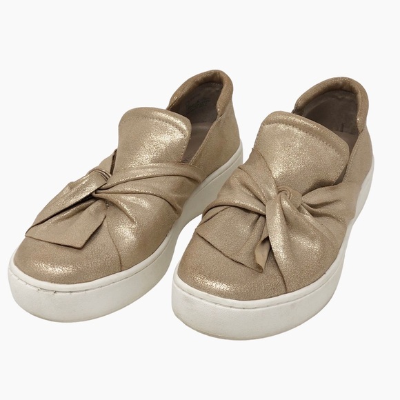 Donald Pliner Celeste Sneaker - Picture 1 of 9